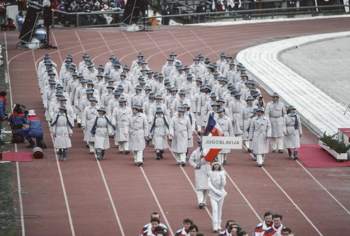 Jure Franko je bil zastavonoša jugoslovanske reprezentance. Po igrah je bil prav on največji športni junak Jugoslavije. Osvojil je namreč prvo zimsko olimpijsko medaljo za Jugoslavijo. | Foto: Getty Images