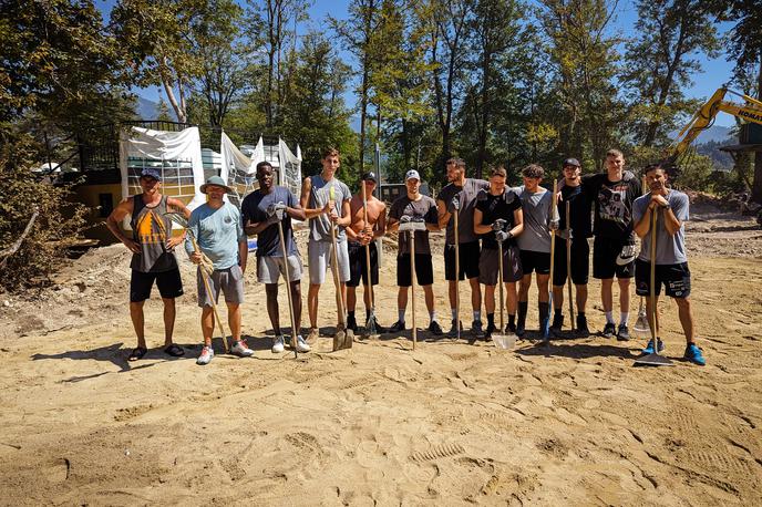 Calcit Volley delovna akcija | Kamniški odbojkarji so priprave začeli delovno.  | Foto Klemen Brumec