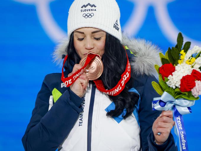 Gloria Kotnik podelitev kolajn OI | Foto: Anže Malovrh/STA