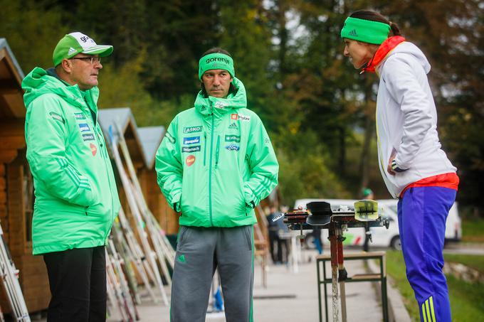 Glavni trener Stane Baloh, njegov pomočnik Primož Peterka in Maja Vtič. | Foto: Vid Ponikvar