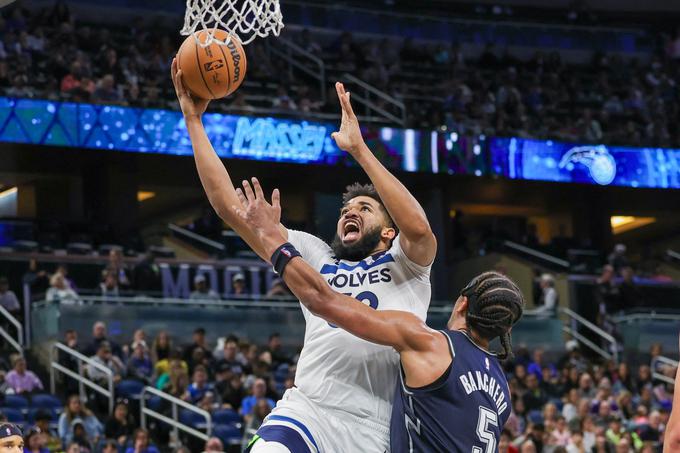 Karl-Anthony Towns je dosegel pet trojk iz petih poskusov. | Foto: Reuters