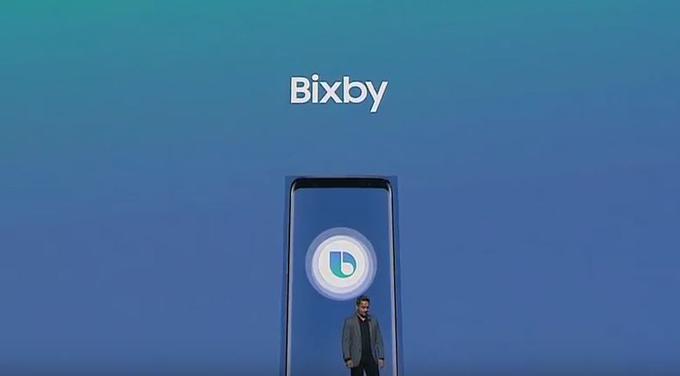 Bixby podobno kot Applova Siri ne bo le razumel glasovnih ukazov in želja uporabnika, temveč bo znal razbrati tudi, kaj se dogaja na zaslonu, in uporabniku s tem pomagati še bolje. Na začetku bo sicer razumel le angleščino in nekaj drugih večjih svetovnih jezikov, ne pa tudi slovenščine, ki je sicer še vedno ne pozna niti Applova Siri. | Foto: YouTube