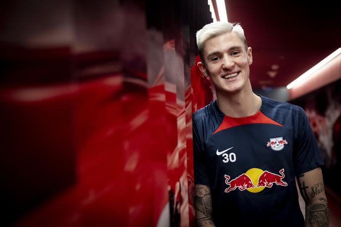 Benjamin Šeško | Slovenski nogometni reprezentant Benjamin Šeško je deležen zanimanja največjih evropskih klubov. Za zdaj je zelo zadovoljen s tem, kar mu nudi RB Leipzig. Z njim ima sklenjeno pogodbo vse do leta 2028. | Foto Ana Kovač