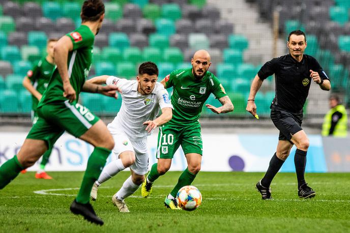 Rijad Kobiljar | Rijad Kobiljar (v belem dresu) se iz Velenja seli v Nemčijo. | Foto Matic Ritonja/Sportida