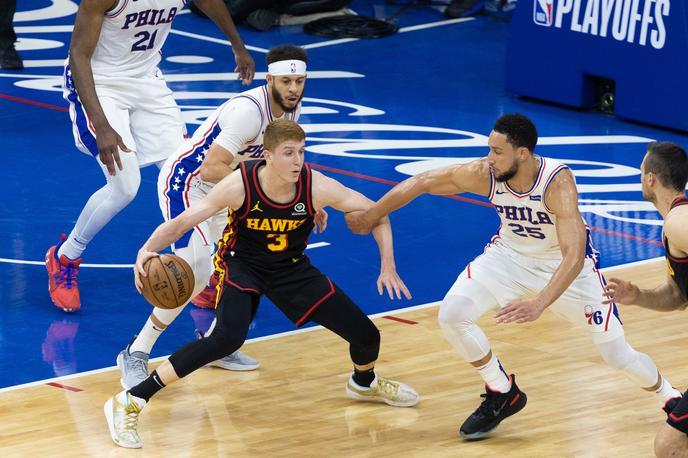 Atlanta Hawks Philadelphia 76ers | Košarkarji Atlante so se kot zadnji uvrstili v polfinale lige NBA. Kevin Huerter je k zmagi prispeval 27 točk, kar je njegov rekord v končnici. | Foto Guliverimage