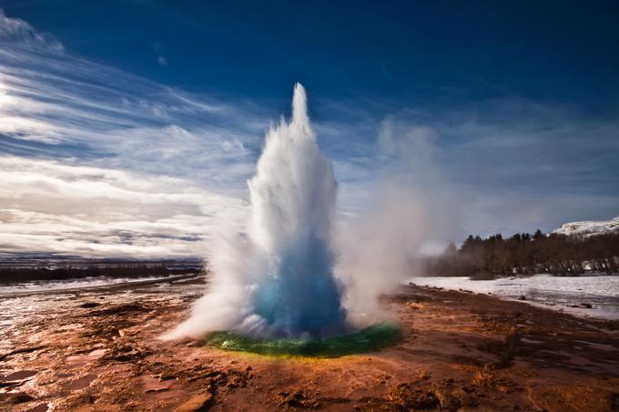 Gejzir Strokkur bruha vročo vodo zelo pogosto, na deset minut. | Foto: Thinkstock