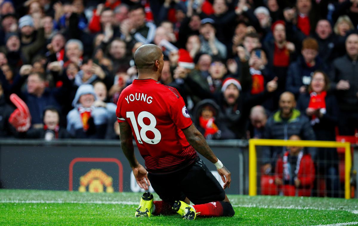 Ashley Young | Tudi veteran Ashley Young ostaja rdeči vrag. | Foto Reuters