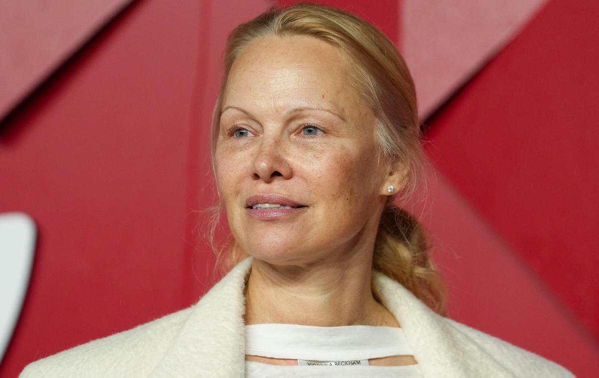 Pamela Anderson | Največ pozornosti na podelitvi t. i. "modnih oskarjev" je letos pritegnila nekdanja Playboyeva zajčica in zvezda serije Baywatch Pamela Anderson.  | Foto Reuters