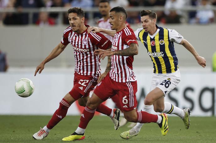 Olympiacos Fenerbahče Miha Zajc | Miha Zajc je edini slovenski reprezentant v četrtfinalu konferenčne lige. | Foto Reuters