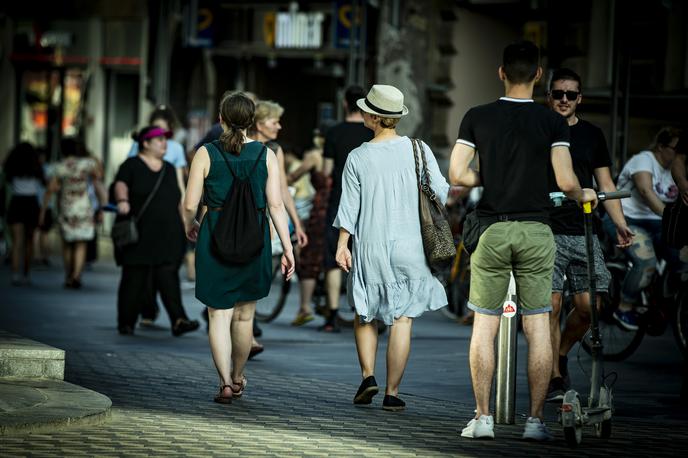 moda, ulična moda, Ljubljana | Za pomoč turizmu in povezanim panogam je namenjenih 243,5 milijona evrov pomoči.  | Foto Ana Kovač