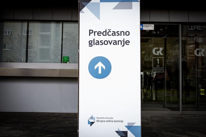 Predčasne volitve 2022 | Drugi dan se je predčasnega glasovanja udeležilo 1,87 odstotka vseh volilnih upravičencev.  | Foto Ana Kovač