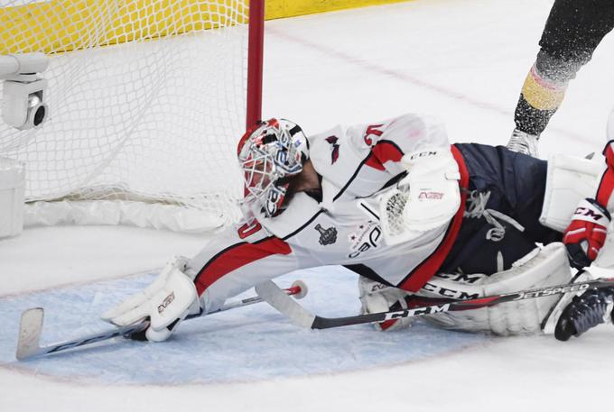 Braden Holtby po desetletju zapušča Washington, s katerim je osvojil edini Stanleyjev pokal v zgodovini franšize. Branil bo za Vancouver. | Foto: Reuters