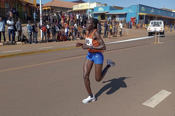 Rebecca Cheptegei | Rebecca Cheptegei je na maratonu v Parizu osvojila 44. mesto. | Foto Guliverimage