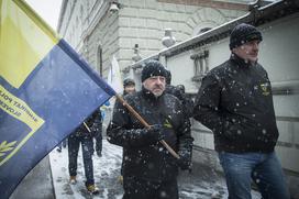 protest policistov pred vlado