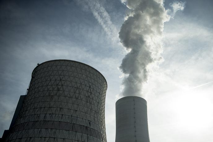 Termoelektrarna Šoštanj Velenje Teš6 teš rdeča luč premogovnik | Stroškovna cena ene megavatne ure v TEŠ proizvedene elektrike znaša okoli 180 evrov, na trgu pa jo TEŠ lahko trenutno proda za kvečjemu 80 evrov.  | Foto Ana Kovač