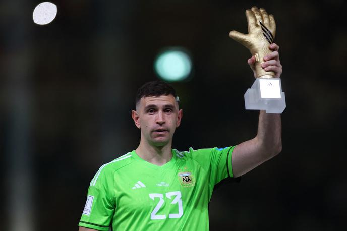 Argentina francija | Emiliano Martinez je s svojimi potezami po zmagi v finalu SP 2022 nad Francijo dvignil kar nekaj prahu. | Foto Reuters