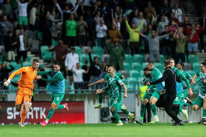 Člani slovenske košarkarske reprezentance so v živo spremljali infarkten dvoboj med Olimpijo in Ludogorcem, po katerem so si zmaji zagotovili dolgo evropsko jesen. | Foto: Vid Ponikvar/Sportida