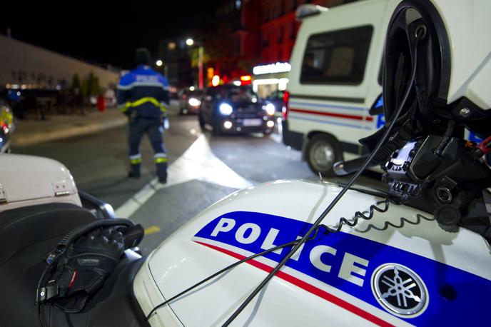 Policija Francija | Moški se je predal policiji.  | Foto Guliverimage