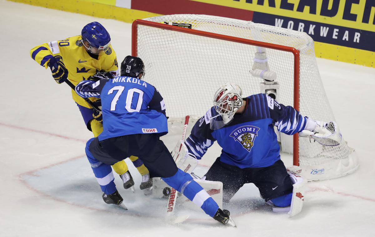 Švedska Finska SP v hokeju 2019 | Finci so minuto in pol pred koncem rednega dela izenačili in izsilili podaljšek, v njem pa končali švedske upe na tretji zaporedni naslov prvakov. | Foto Reuters