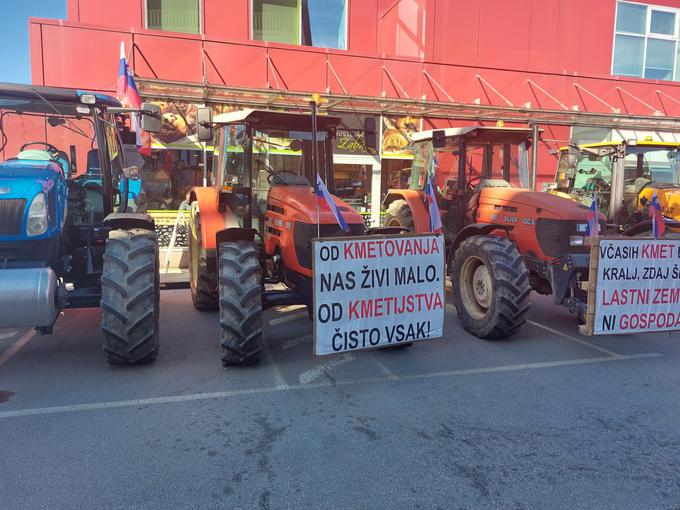 Med drugim kmetje želijo, da se po zgledu Francije uzakoni pravica do kmetovanja in uredi dostojno plačilo za upokojene kmete.  | Foto: STA