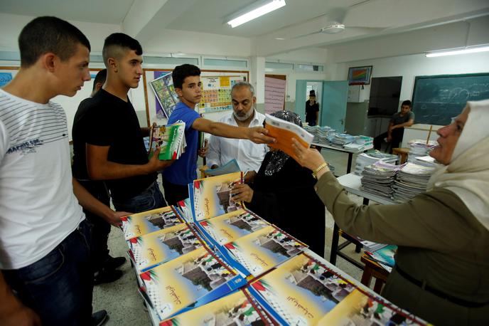 Palestinski begunci | UNRWA palestinskim beguncem in Palestincem, ki živijo pod izraelsko okupacijo, pomaga že od leta 1950. | Foto Reuters