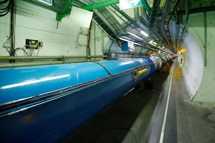 Cern | Veliki hadronski trkalnik, ki je največji pospeševalnik delcev na svetu, leži v 27 kilometrov dolgem predoru pod zemljo med francoskim departmajem Juro in Ženevskim jezerom. | Foto Reuters