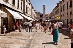 Vrhunec sezone na Jadranu: mize le za goste, ki bodo veliko potrošili