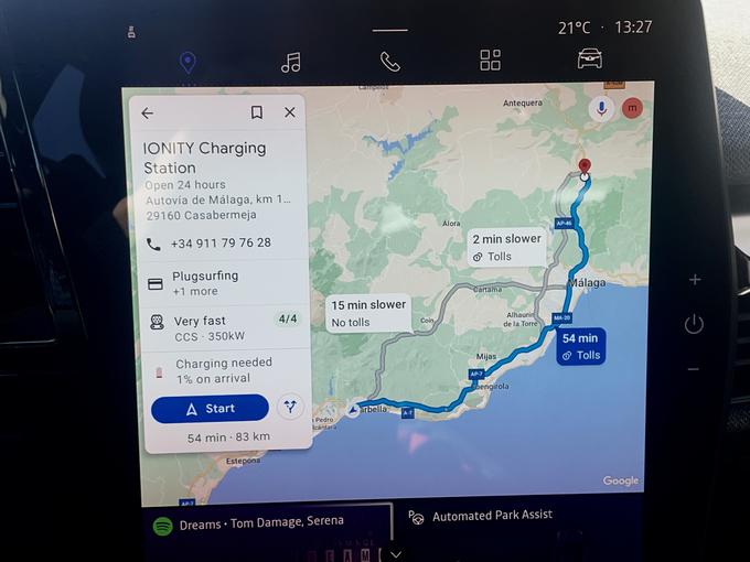 Zelo enostavno upravljanje prek navigacije in tudi iskanje polnilnic, ki v tem primeru pravočasno že med vožnjo začne segrevati baterijo za učinkovito polnjenje. | Foto: Gregor Pavšič