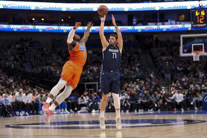 Luka Dončić | Luka Dončić je pomagal ekipi do 25. zmage v sezoni. | Foto Guliverimage