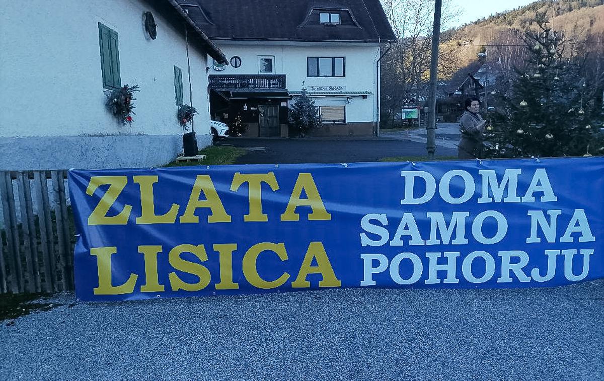 Zlata lisica doma samo na Pohorju Andrej Rečnik | Pohorski smučarski delavci so takole izobeseli transparent. | Foto Andrej Rečnik