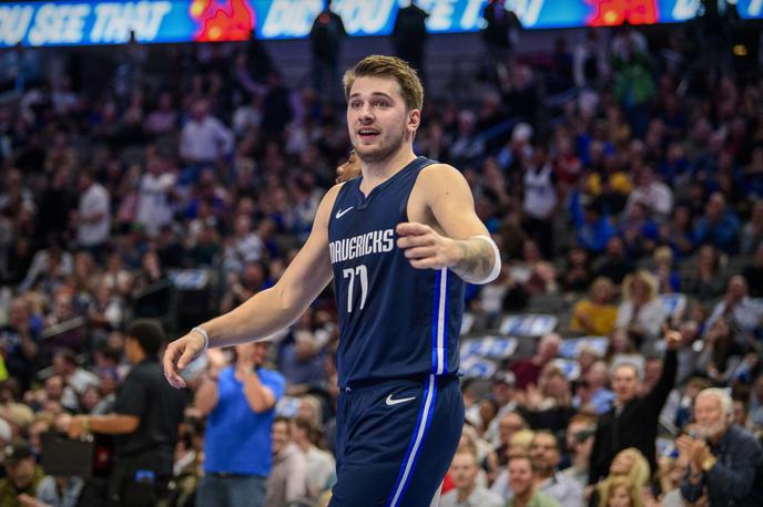 Luka Dončić | Luka Dončić je zgolj v prvem polčasu dvoboja z Bojevniki dosegel 33 točk. Na koncu se je ustavil pri 35 točkah, 10 skokih in 11 asistencah. | Foto Reuters