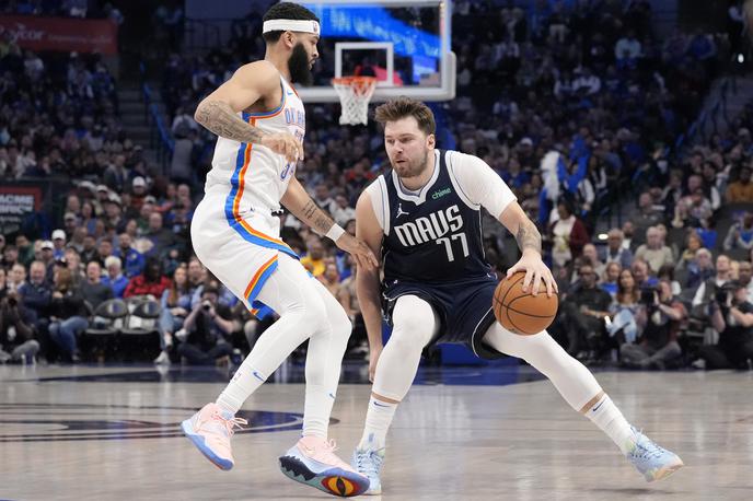 Luka Dončić Dallas Mavericks:Oklahoma City Thunder | Luka Dončić je bil na tekmi proti Oklahomi še posebej motiviran. Na prvi tekmi, ki jo je obiskala njegova hčerka Gabriela, je v dobrih 31 minutah na parketu dosegel 32 točk, osem skokov in devet asistenc. | Foto Guliverimage