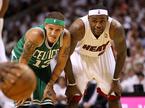 Delonte West in LeBron James