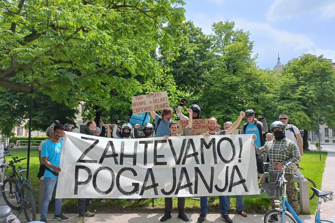 Stavka dostavljalcev | Poleg slabih pogojev, nižanja plačila in enostranskega poseganja v ključne vidike njihovega dela je bil povod za sindikalno organiziranje dostavljavcev tudi to, da vodstvi Wolta in Glova nista upoštevali njihovih pripomb. | Foto Sindikat Mladi plus