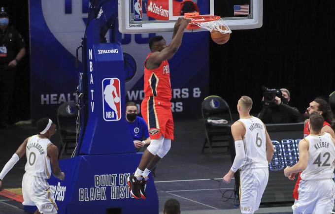 Zion Williamson je končal dvoboj pri 36 točkah in postavil nov rekord kariere. Zadel je vseh 14 metov za dve točki iz igre, zgrešil je le eno trojko! | Foto: Reuters