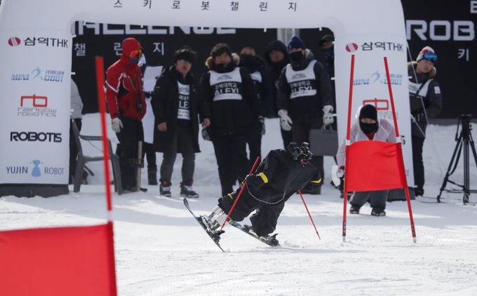 Smučarski roboti, roboti, smučanje | Foto: Reuters