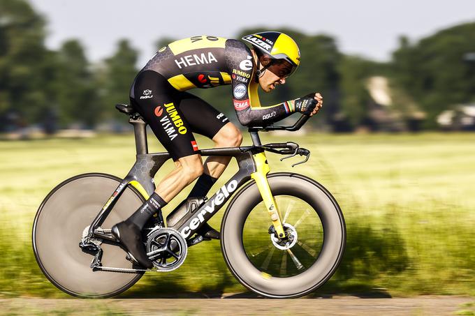 Tom Dumoulin je že četrtič osvojil naslov nizozemskega prvaka v vožnji na čas. Pot do naslova sta mu olajšala nekdanja prvaka Jos van Emden in Dylan van Baarle, ki ju ni bilo na štartu. | Foto: Guliverimage/Vladimir Fedorenko