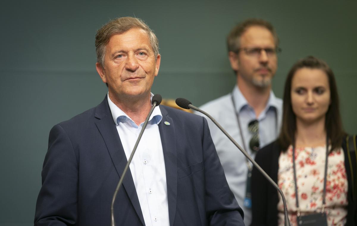 Karel erjavec, DESUS. | Erjavec naj bi se z aktualnim predsednikom Desusa Antonom Rifljem dogovoril za sodelovanje. | Foto Bojan Puhek