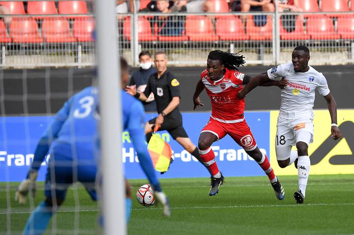 Bradley M'Bondo (št. 18) | Bradley M'Bondo (desno) je okrepil Maribor. | Foto Guliverimage