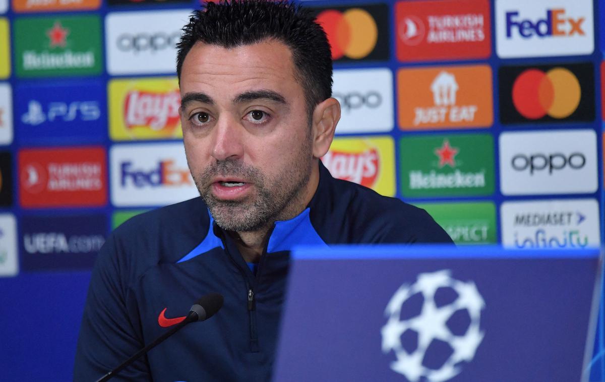 Barcelona Xavi | Trener Barcelone Xavi Hernandez je po tekmi v Milanu izpostavil sporne sodniške odločitve Slavka Vinčića. | Foto Reuters