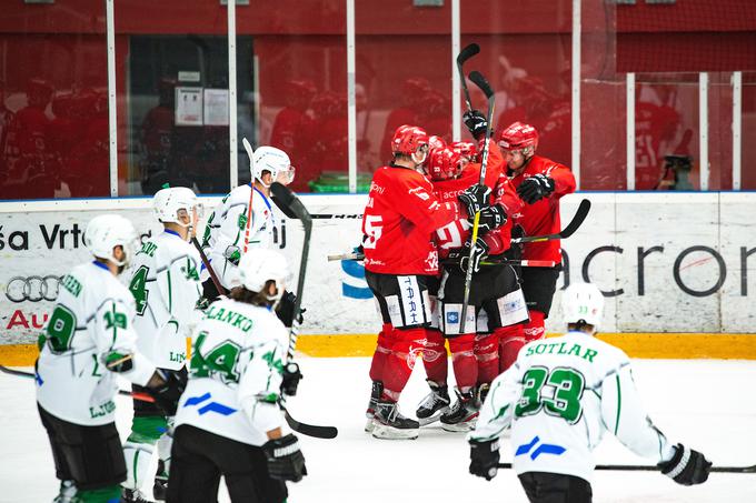 "Mislim, da se moramo vsi skupaj pogledati v ogledalo, ker če ti derbi ne da dovolj velikega naboja, da premagaš Jesenice, potem ne vem, kje smo." | Foto: Peter Podobnik/Sportida