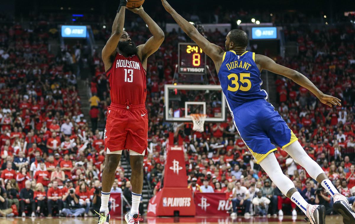 James Harden Kevin Durant | James Harden je Houstonu izdatno pomagal do velike zmage nad Golden State Warriors, s katero so znižali vodstvo prvaka v seriji. | Foto Reuters