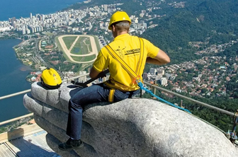 Kaj se je zgodilo s s kipom Kristusa v Braziliji?