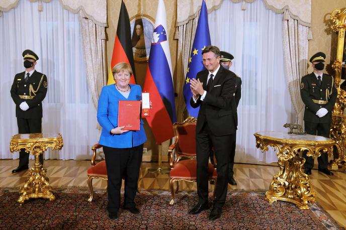 Pahor Merkel odlikovanje | Kanclerka je do rešitev vedno prihajala z iskanjem kompromisov, tudi z najbolj trdimi ali neprijetnimi sogovorniki je poskušala vedno najti dialog, je še pojasnil predsednik republike. | Foto STA