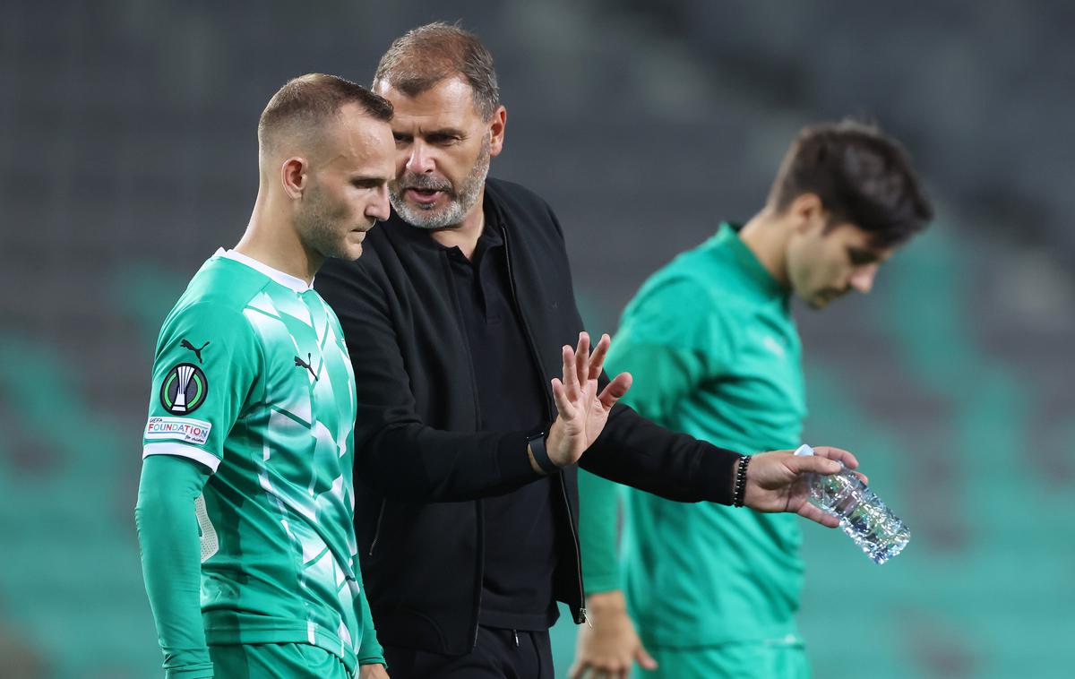 konferenčna liga NK Olimpija Slovan Bratislava | Trener Olimpije Joao Henriques je nogometaše pred novinarji odločno branil. | Foto www.alesfevzer.com