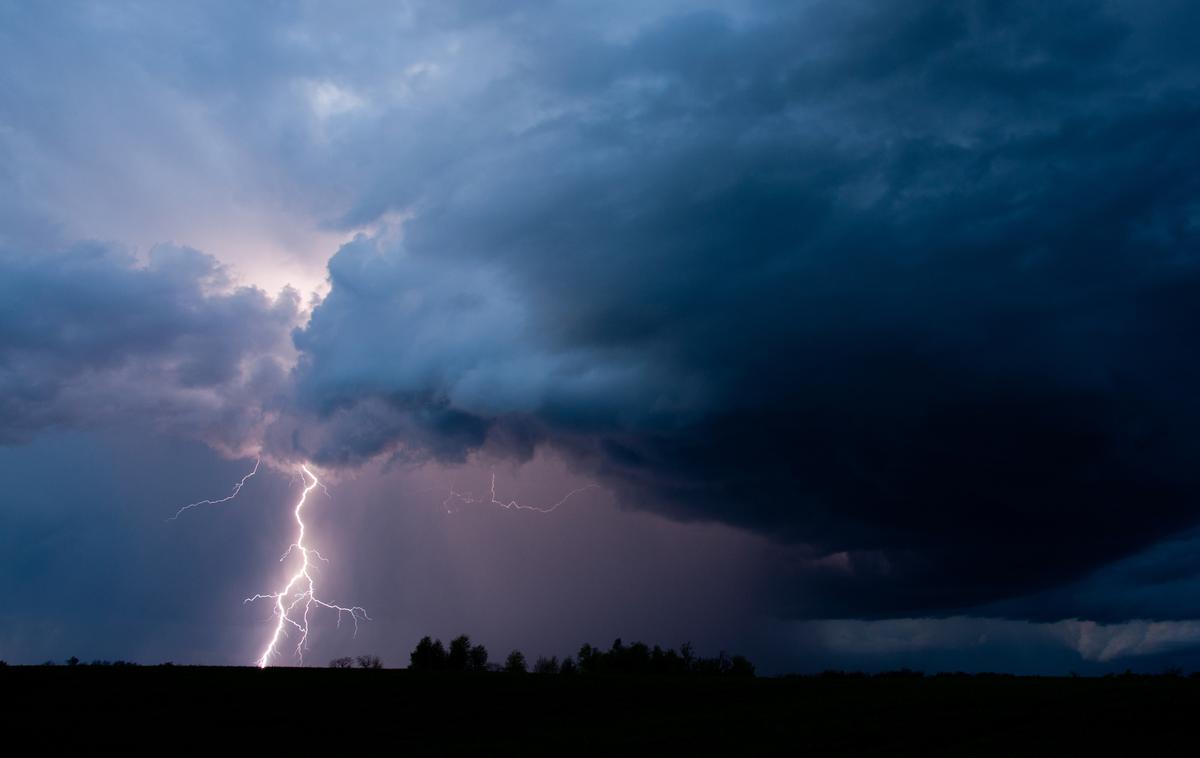 Neurje | Zaradi neurja z obilnim deževjem in močnim vetrom so zabeležili 39 dogodkov. | Foto Shutterstock