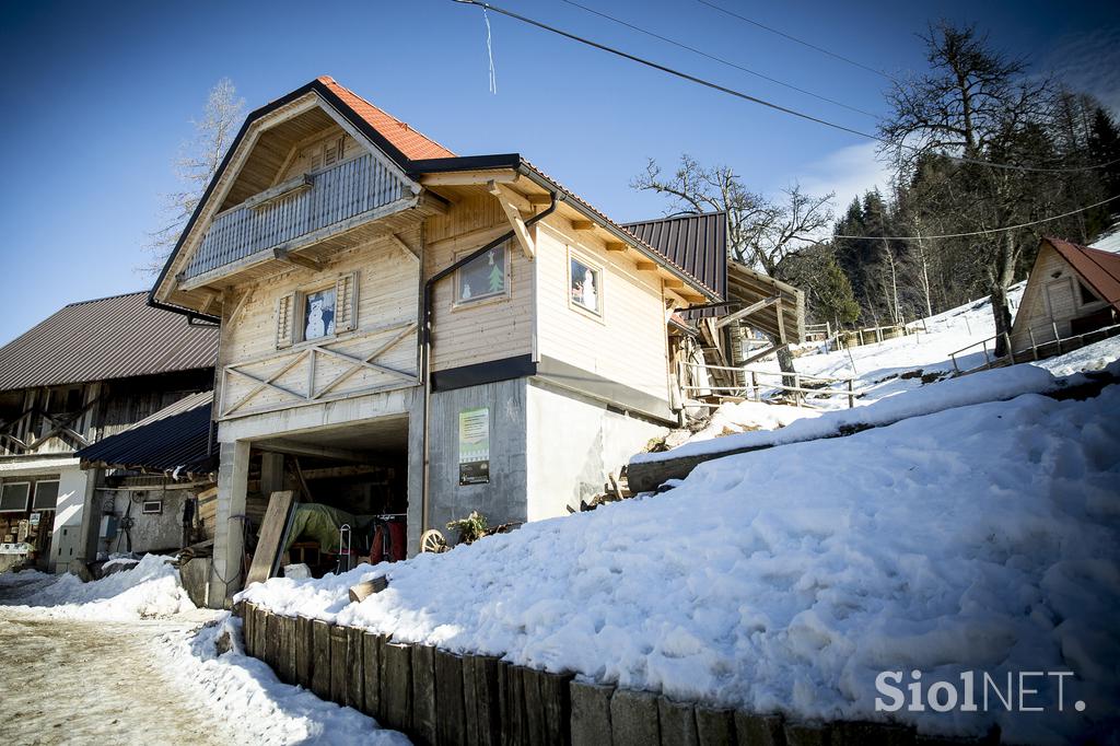 Kmetija Smolej Miha Planina pod Golico