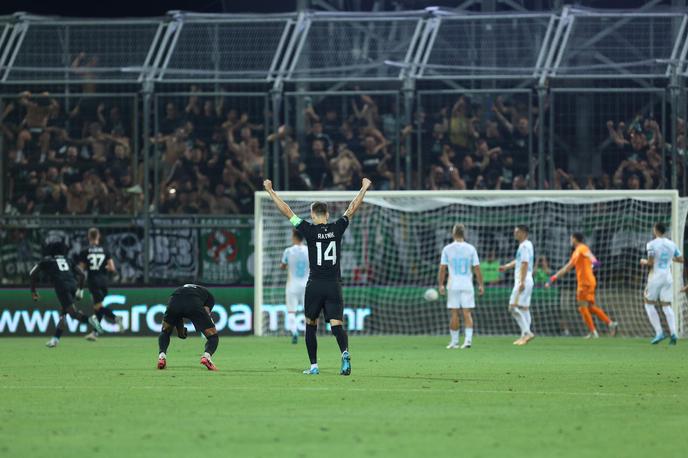 Rijeka Olimpija | Trenutek, ko je Pedro Lucas na Reki izenačil rezultat na 1:1 in poskrbel za ogromno navdušenje na tribuni za gostujoče privržence. | Foto Nel Pavletic/PIXSELL