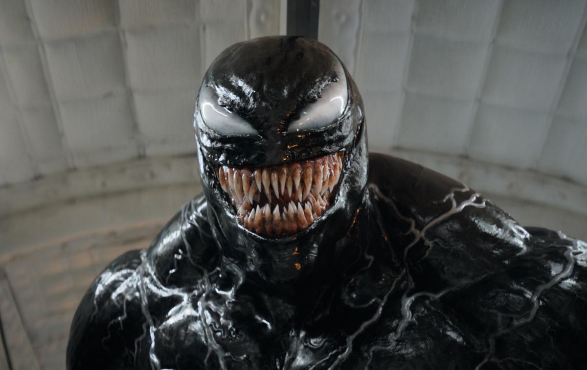 Venom 3 | Venom je tudi v tretjem filmu še vedno zabaven, čeprav se ga vse promocijske fotografije trudijo prikazati kot pošast. Je pa manj zabaven kot v prvih dveh filmih. | Foto Con Film