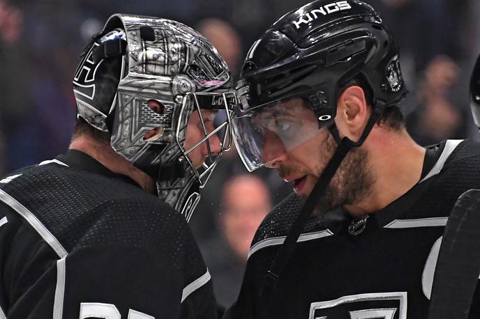 Jonathan Quick Anže Kopitar | Dolgoletna soigralca Jonathan Quick in Anže Kopitar sta v noči na nedeljo bila prvič tekmeca na ledu v Los Angelesu. | Foto Reuters